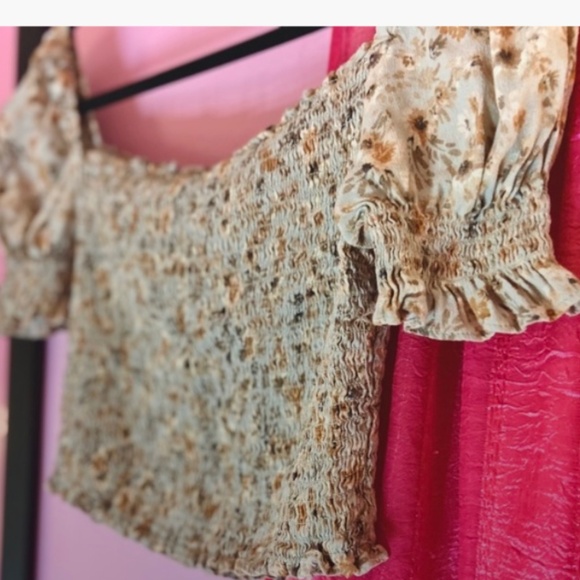 Forever 21 Eurosummer Floral Cropped Crinkle Puff Sleeve Blouse Women’s Medium - Picture 3 of 3